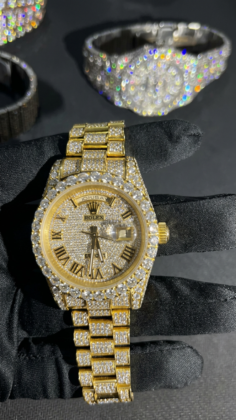 Rolex Datejust זהב ICED OUT — נוכחות מנהיגותית